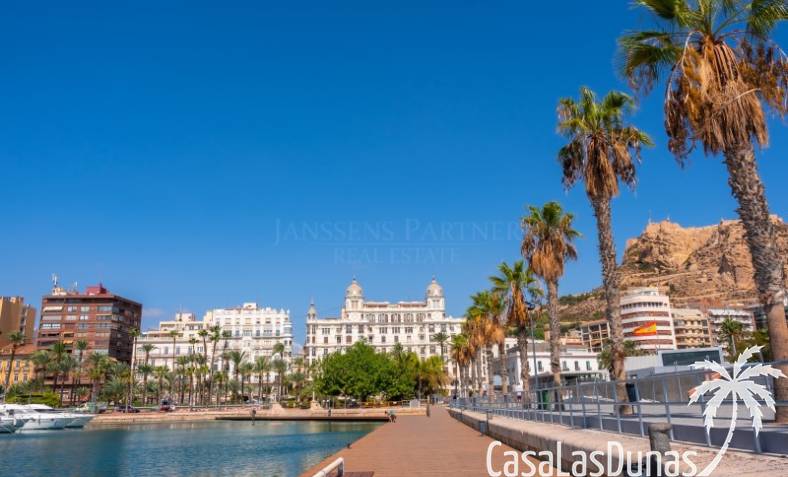 Apartamento - Alquiler a largo plazo - Alicante / Alacant - Centro