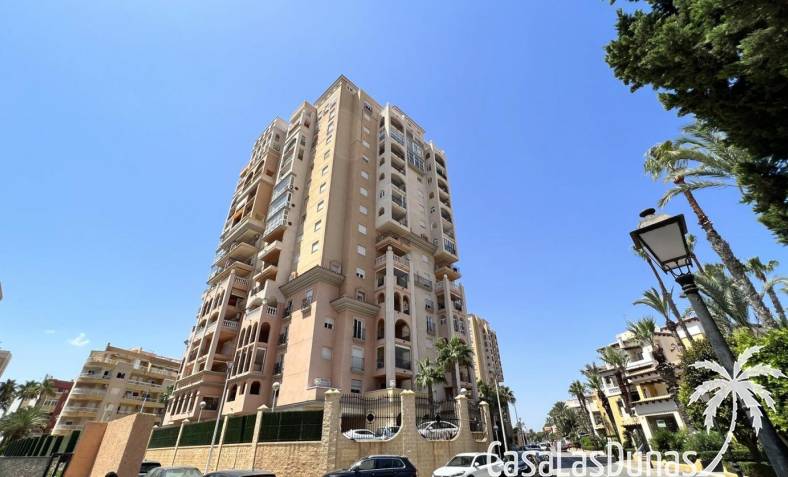 Apartment - Återförsäljning - Torrevieja - CLDM-35317