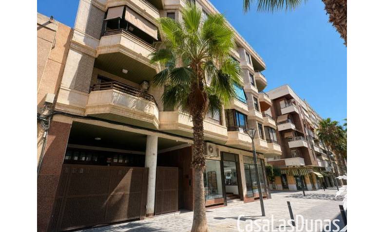 Apartment - Återförsäljning - Torrevieja - Torrevieja