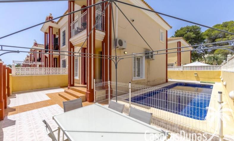 Townhouse / Semi-detached - Återförsäljning - Orihuela Costa - Campoamor