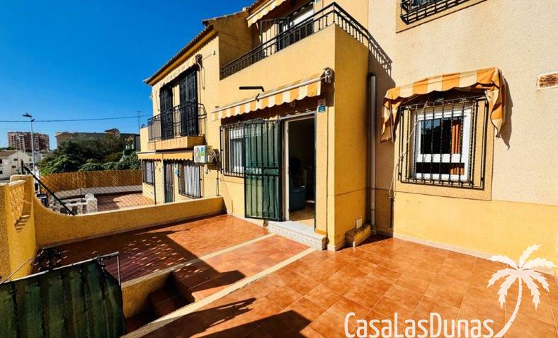 Townhouse / Semi-detached - Återförsäljning - Torrevieja - La Rosaleda