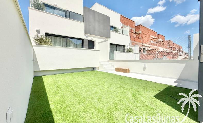 Townhouse / Semi-detached - Nybyggd - Cox - San Fernando