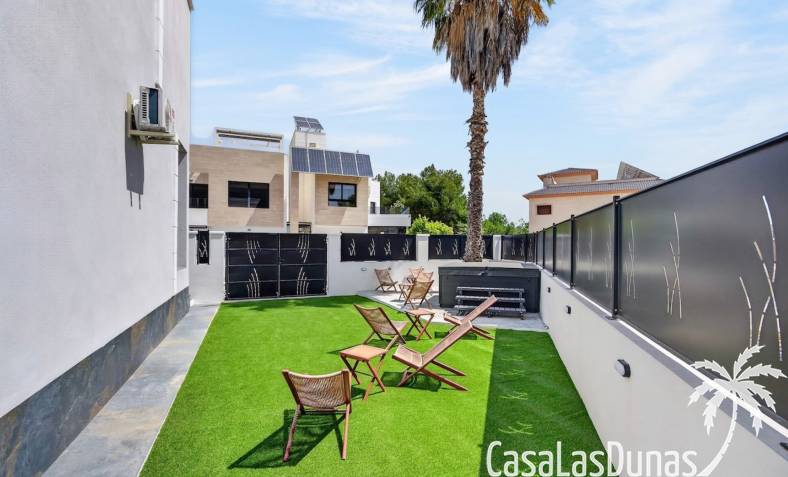 Townhouse / Semi-detached - Resale - Villamartín - Res. Las Filipinas