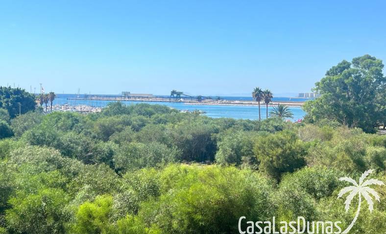 Townhouse / Semi-detached - Wiederverkauf - Villamartín - Villamartín