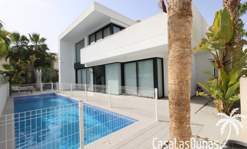 Villa - Återförsäljning - Ciudad Quesada - CLDE-73401