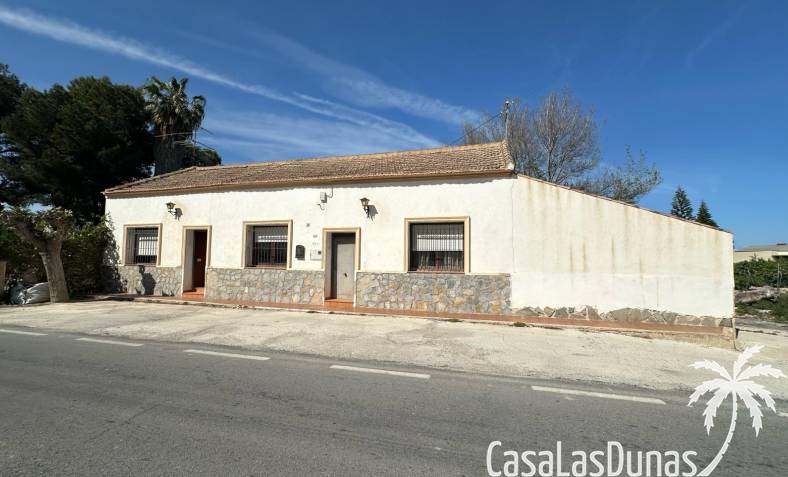 Villa - Återförsäljning - Los Montesinos - Heredades - Village