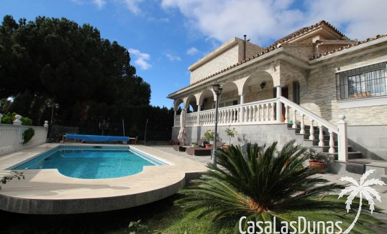 Villa - Återförsäljning - Marbella - Carib Playa