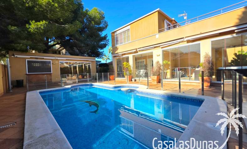 Villa - Återförsäljning - Orihuela Costa - Orihuela Costa