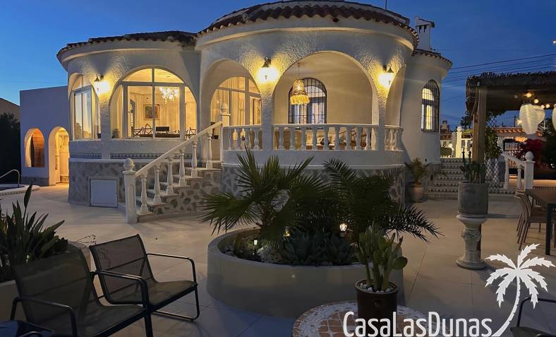Villa - Återförsäljning - Torrevieja - CLDZCJ-37582