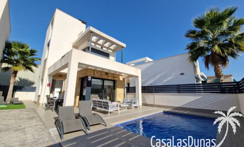 Villa - Återförsäljning - Torrevieja - Torrevieja