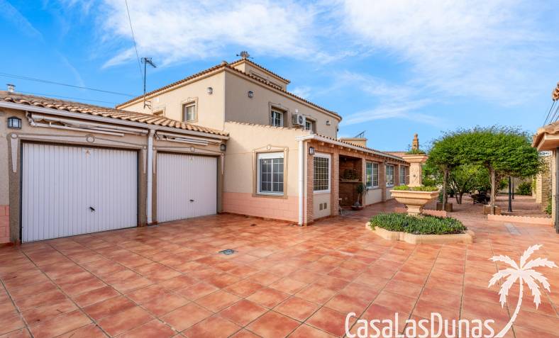 Villa - Återförsäljning - Torrevieja - Torrevieja