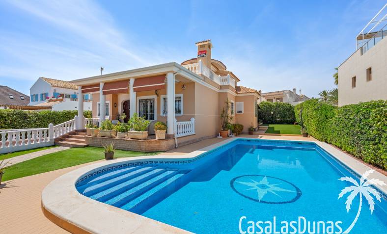 Villa - Återförsäljning - Torrevieja - Torrevieja