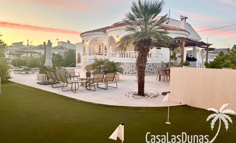 Villa - Återförsäljning - Torrevieja - Torrevieja