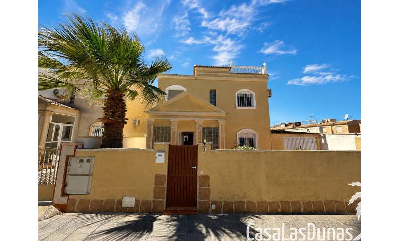 Villa - Resale - Torrevieja - Nueva Torrevieja - Aguas Nuevas