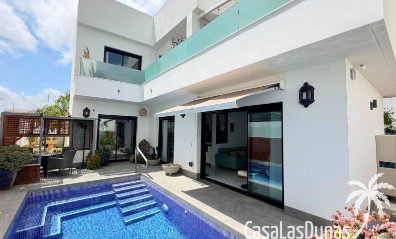 Villa - Reventa - Los Montesinos - La Herrada