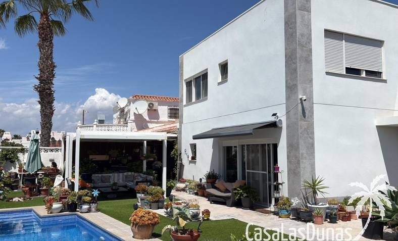 Villa - Wiederverkauf - Torrevieja - La Siesta - El Salado -  Torreta