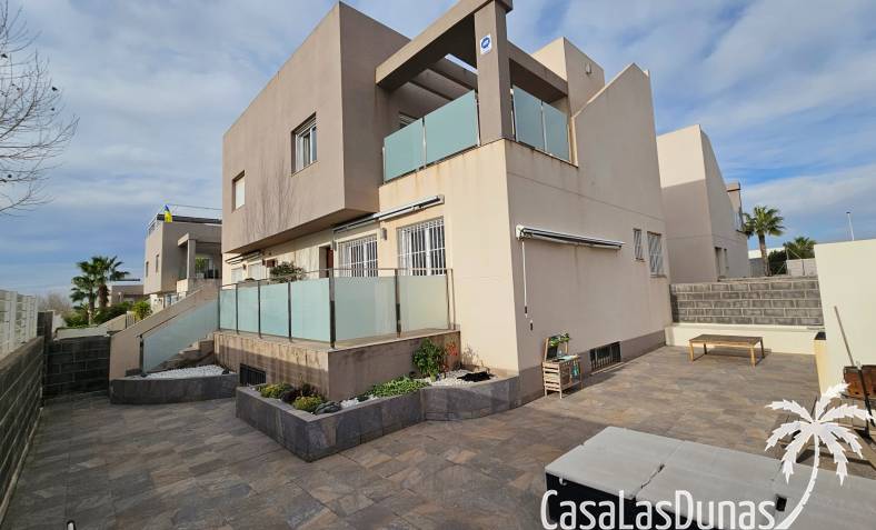 Villa - Wiederverkauf - Torrevieja - Torrevieja