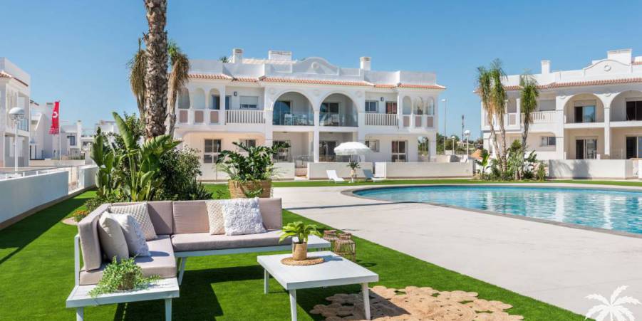 Foreigners resume buying houses in Spain: Balearic and Canary Islands recover sales